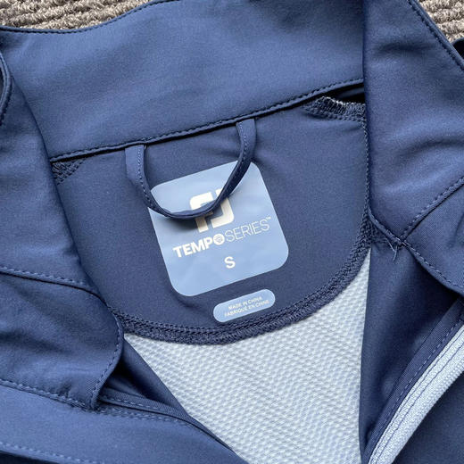 正品FJ男士高尔夫外套  夹克 春秋款
只有S 码，胸围108。适合130-150斤左右 商品图5