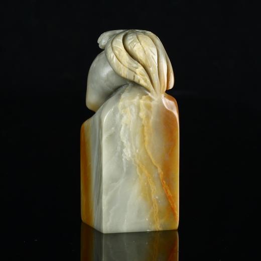 孤品17939昌化石双彩桃钮方章落款2.3*2.3*5.7cm 商品图1