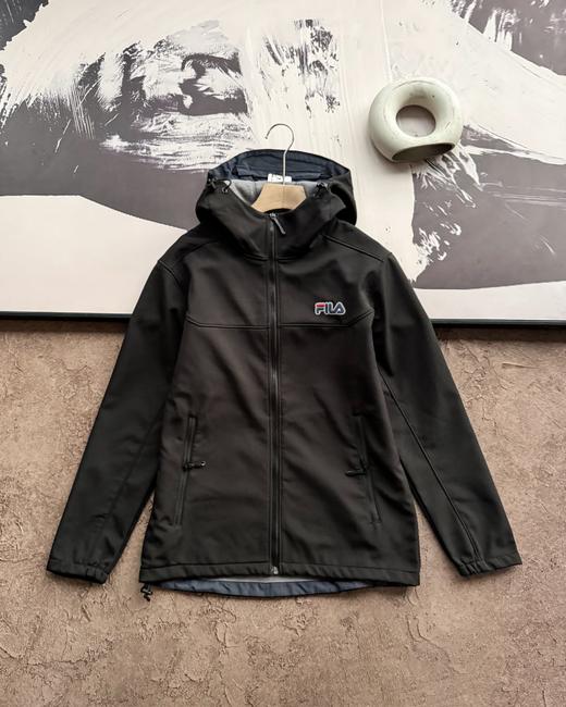 菲乐软壳冲锋衣夹克 绒制内里，固定空气形成保温层，提供保暖防护 商品图2