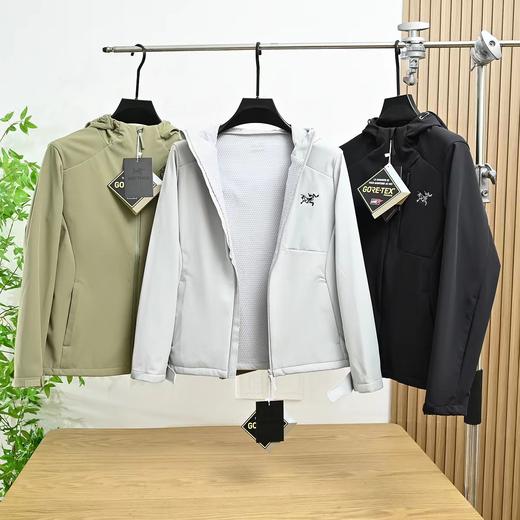 F031475户外防风防水雨软壳刺绣连帽夹克冲锋衣 商品图1