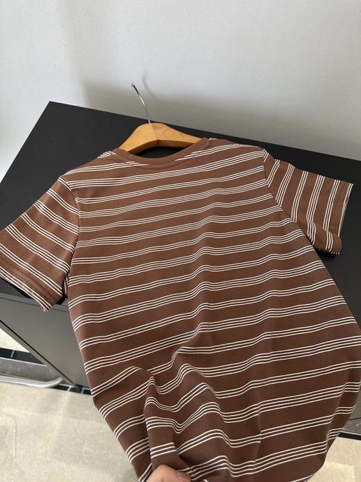 点此购买 缪缪春夏季女士咖色条纹口袋短袖T恤 ye 342339 商品图1