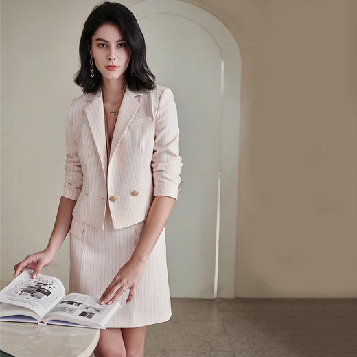 剩M/L/XL 【时尚套装】秋季新款洋气西装外套半身短裙两件套女 商品图2