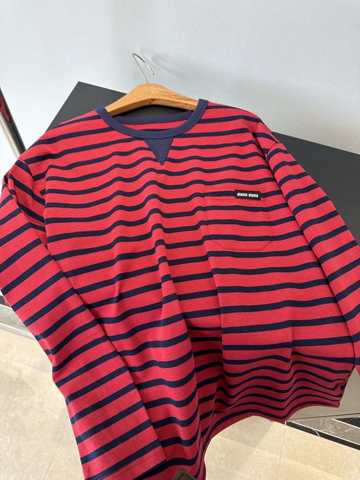 点此购买 缪缪春夏季女士藏青拼红口袋条纹长袖T恤 ye 342348 商品图0