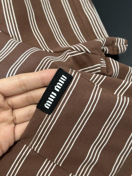 点此购买 缪缪春夏季女士咖色条纹口袋短袖T恤 ye 342339 商品图5