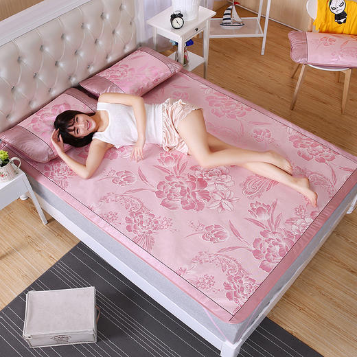 【清凉一夏❗舒服又健康】夏季冰丝凉席三件套床垫家用可水洗可折叠冰丝席学生宿舍单人藤席。rh 商品图1