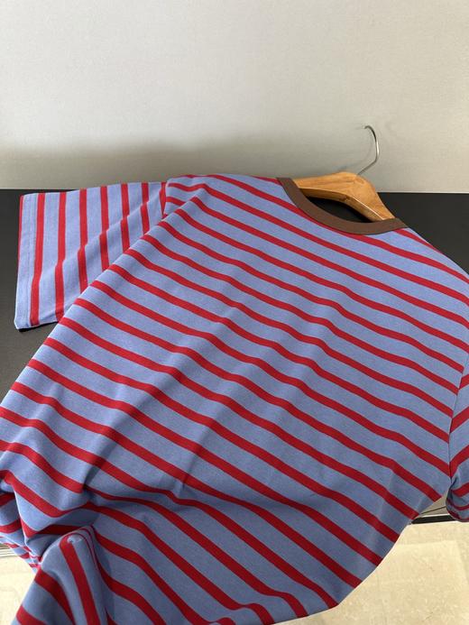 点此购买 缪缪春夏季女士咖色领蓝红条纹口袋短袖T恤 ye 342344 商品图1