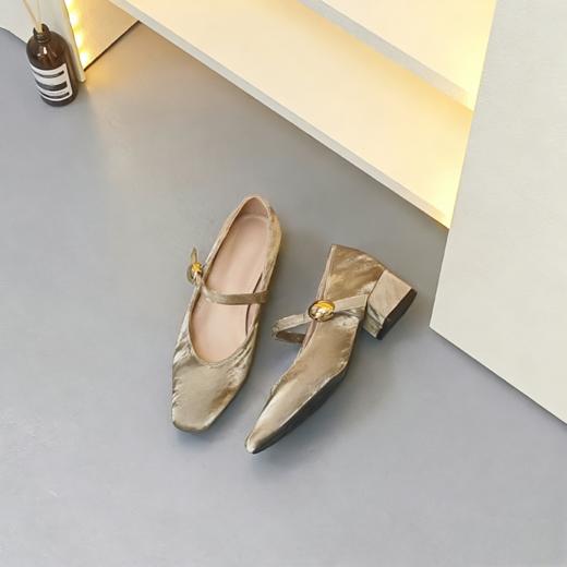 🍃早春单鞋天花板｜把 “贵气” 穿在脚上的单鞋 丝绒质感 显贵不撞款❗❗ 【ROAADN】国风缎面玛丽珍法式复古方头粗跟鞋 - 🏮新中式少女的本命单鞋 商品图5