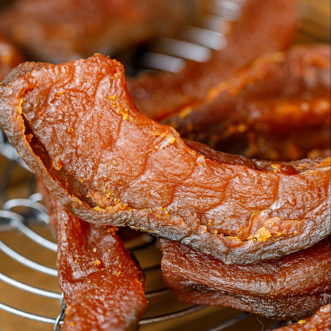 【金糯南瓜脯】全部手工去皮，只留下金灿灿的南瓜果肉精华，—入口软糯，满满原生南瓜香，0 钠、0 脂肪、高膳食纤维低GI，适合控糖人群，不加糖，自然甜。