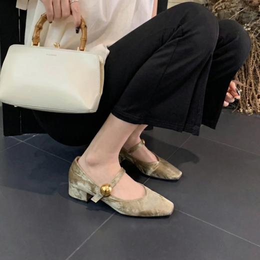 🍃早春单鞋天花板｜把 “贵气” 穿在脚上的单鞋 丝绒质感 显贵不撞款❗❗ 【ROAADN】国风缎面玛丽珍法式复古方头粗跟鞋 - 🏮新中式少女的本命单鞋 商品图3