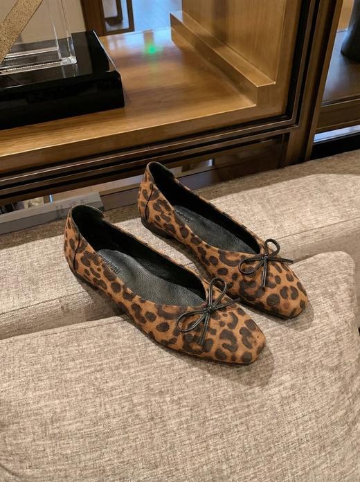 💡不露痕迹的小心机-4cm📍隐形增高+ 软底 小个子姐妹de狂喜🔥通勤约会都能穿o特别百搭❗❗【ROAADN复古小方头蝴蝶结内增高单鞋001】 🎉不管是配阔腿裤还是小裙子 都温柔又显气质 商品图5