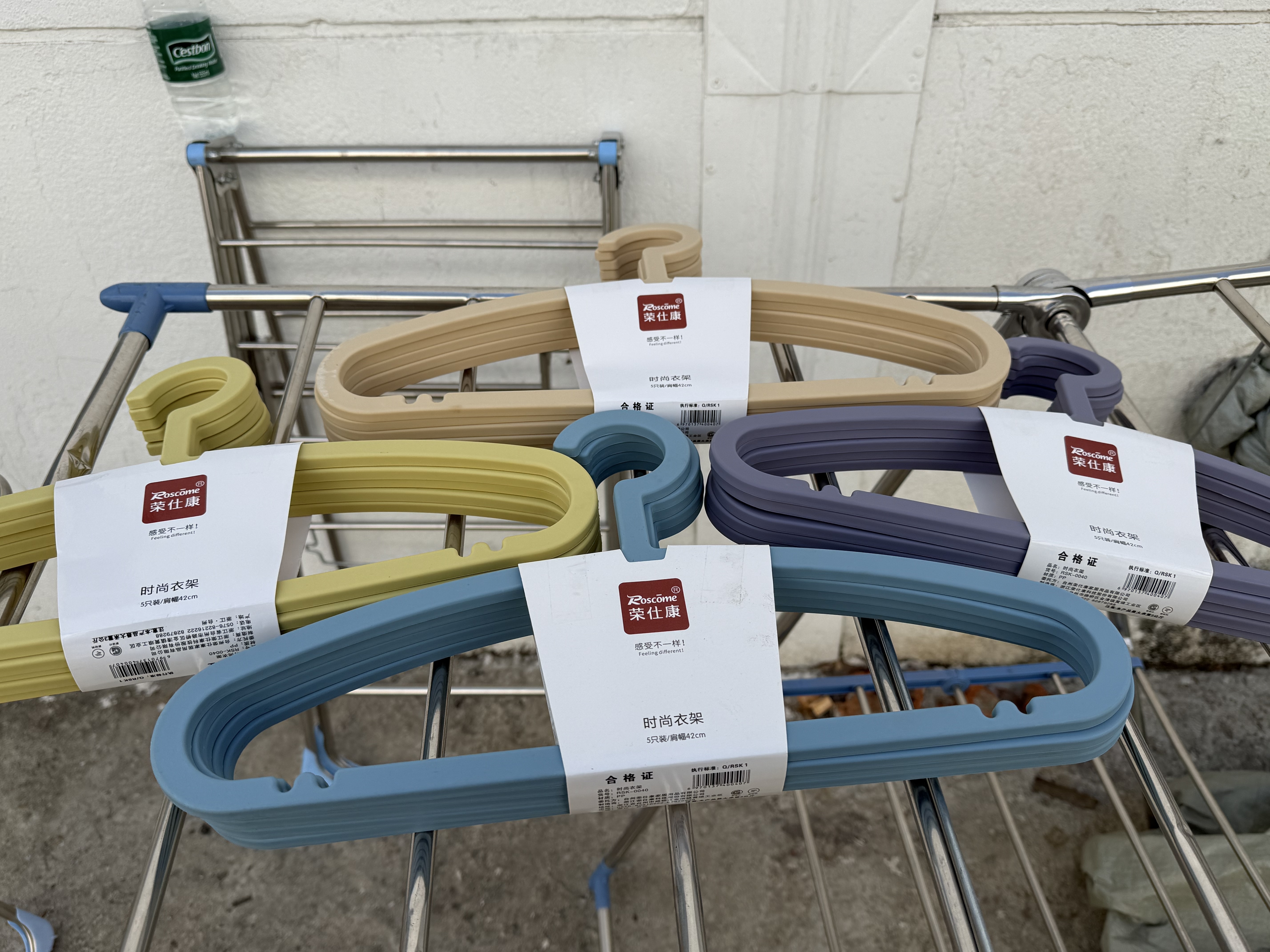 荣仕康彩色时尚衣架家用衣柜必备