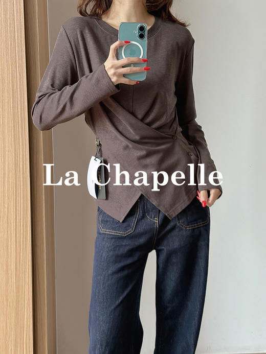 专柜实拍【舒适有型】拉夏贝尔/La Chapelle五色净版圆领贝壳扣下摆交叉通勤设计长袖T显瘦打底衫 商品图8