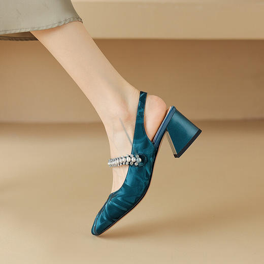 【预售5天】巨好穿水钻珍珠一字带通勤温柔粗跟后空包头凉鞋NDXC&6539 商品图2