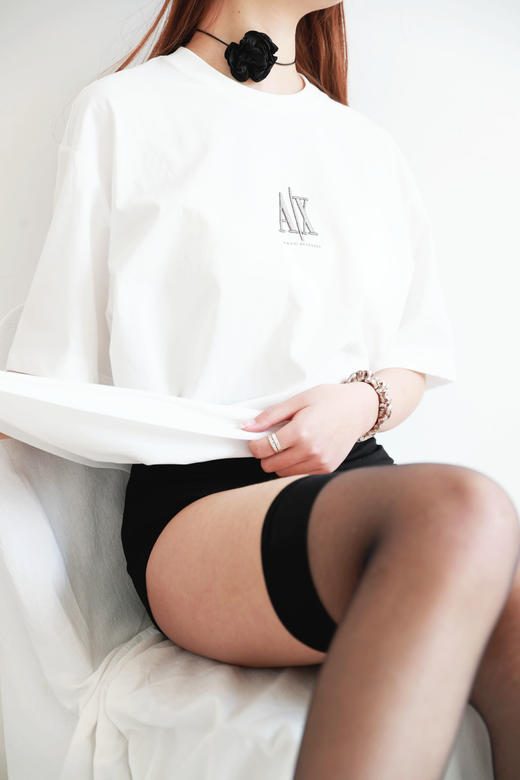 白色+黑色一起，一盒含2件。胸口小标长袖全棉圆领基础t恤E031560 商品图0