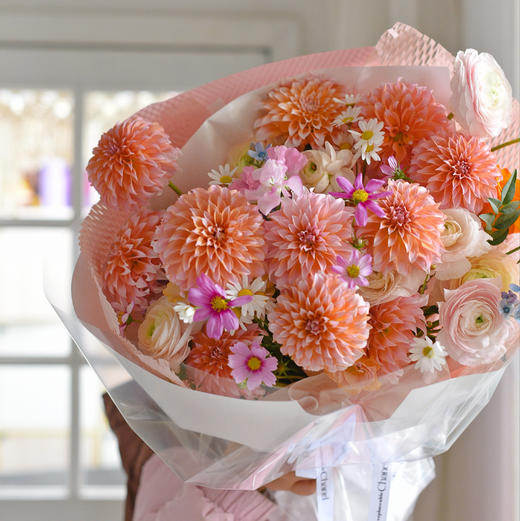 《杏花微雨》奶油桃子洋牡丹花束 商品图2