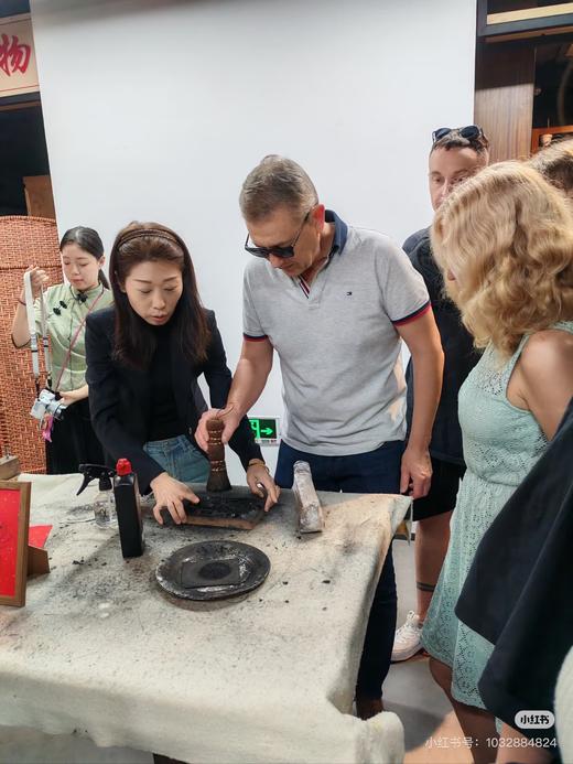 一店d  𝐓𝐨𝐦𝐦𝐲𝟐𝟔春夏系列樶 新款polo 刚刚走完大货我们同步拿到
这个牌子的东西好久没安排了 得体合身的剪裁重新诠释了高尔夫的松弛感和绅士优雅，轻熟男的衣品天花板一定是汤米 商品图7