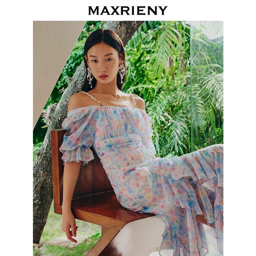 玛克门店发货：【奥莱】MAXRIENY幻彩三色堇连衣裙吊带露肩裙子碎花抽褶长裙货号：MC88DR272 商品图3