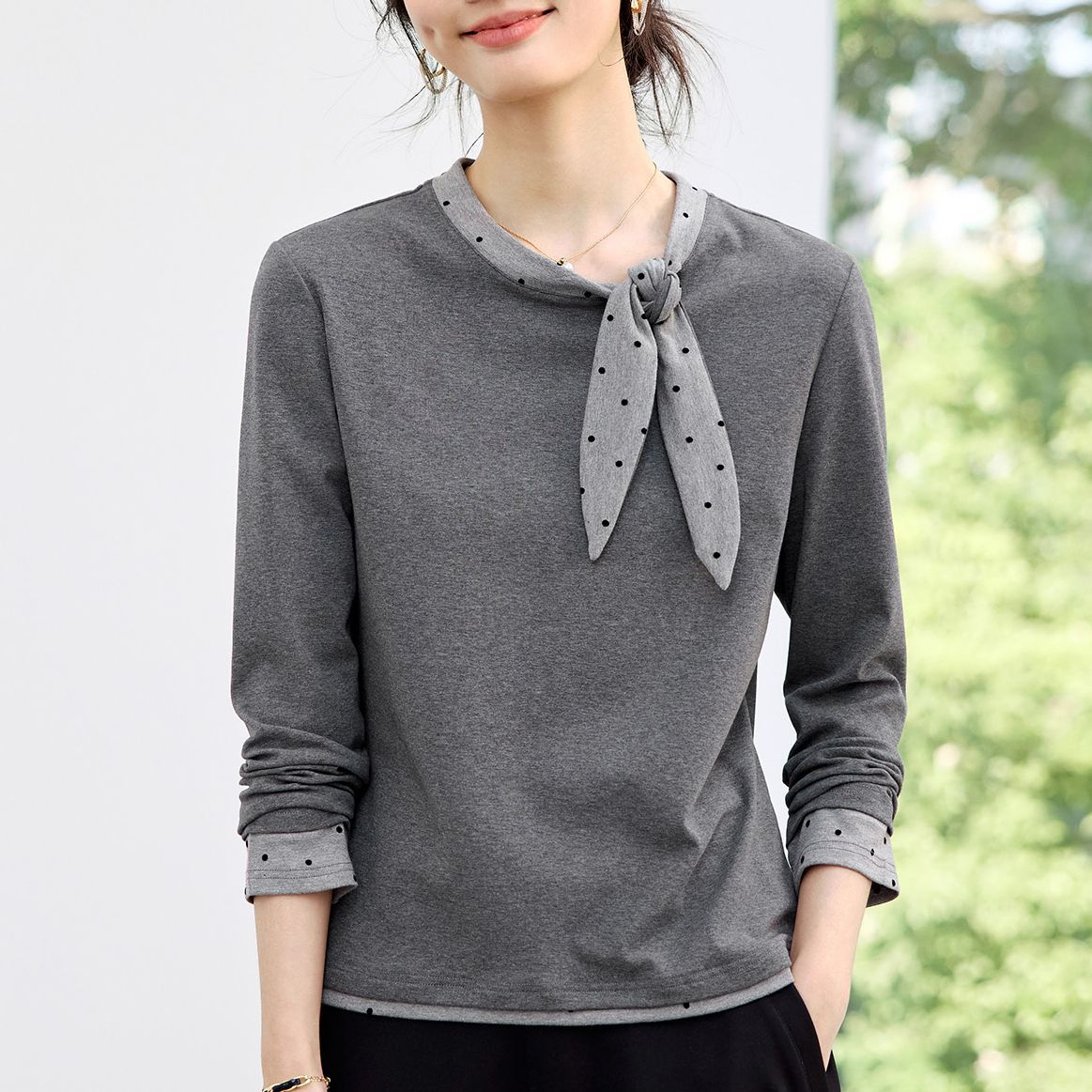 百媚生 棉质正肩圆领丝巾系带长袖T恤XS82610073