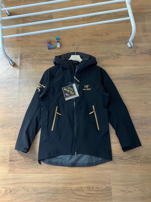 袅家 x BEAMS 联名黑金硬壳冲锋衣 商品图2