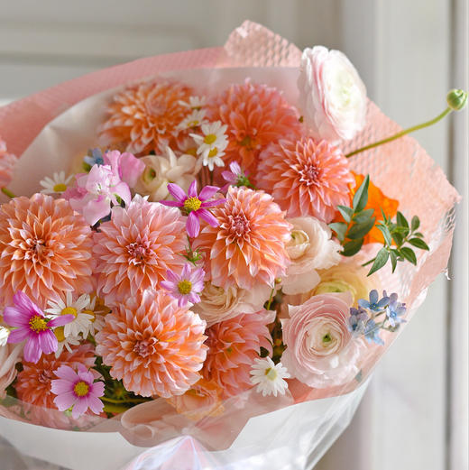 《杏花微雨》奶油桃子洋牡丹花束 商品图5