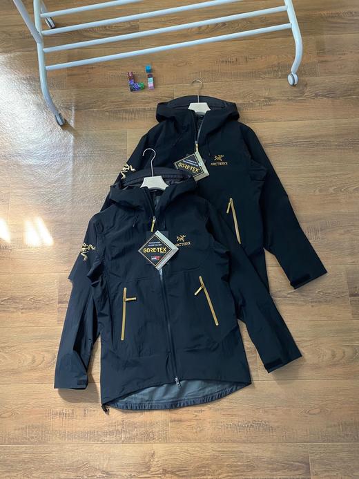 袅家 x BEAMS 联名黑金硬壳冲锋衣 商品图0