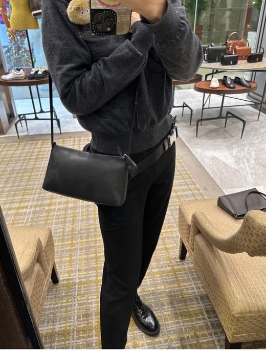 316-6 自留 推荐 TR新款 rene bag 胎牛皮面 小羊皮内衬 极简拉链单间斜挎包 商品图1