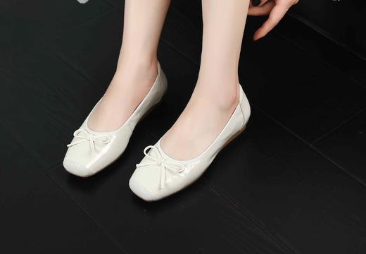 683001牛筋软底牛皮女鞋团购价199元，35-40码，适配各个年龄段各种裤型各种生活场景，后脚跟防磨脚设计，休闲通勤百搭，舒适透气，低调，美观不张扬，米白 现货，黑色要过几天 商品图13