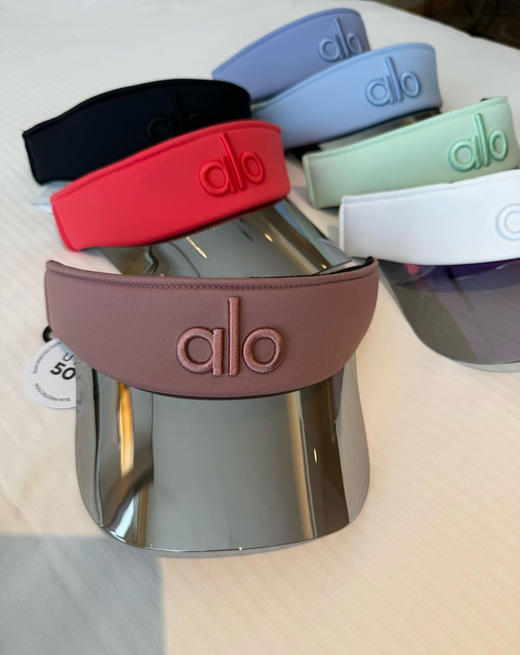 原单正品 Alo镭射空顶帽，七个颜色，任意挑选，超级百搭！强烈推荐款，完全不会掉的一款空顶帽，出海任凭海风肆意乱吹，保证美貌不会被头发乱舞遮挡！！牢牢的固定在你的头上！ 商品图9