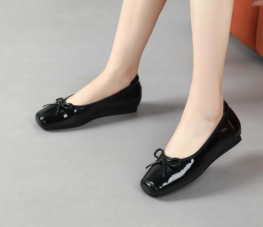 683001牛筋软底牛皮女鞋团购价199元，35-40码，适配各个年龄段各种裤型各种生活场景，后脚跟防磨脚设计，休闲通勤百搭，舒适透气，低调，美观不张扬，米白 现货，黑色要过几天 商品图4