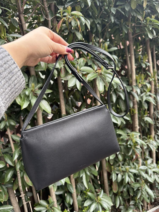 316-6 自留 推荐 TR新款 rene bag 胎牛皮面 小羊皮内衬 极简拉链单间斜挎包 商品图7