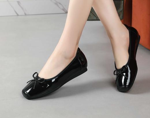 683001牛筋软底牛皮女鞋团购价199元，35-40码，适配各个年龄段各种裤型各种生活场景，后脚跟防磨脚设计，休闲通勤百搭，舒适透气，低调，美观不张扬，米白 现货，黑色要过几天 商品图5