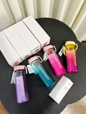 原单正品露露运动水杯，跟专柜同步，食品级材质，安全放心，四个色