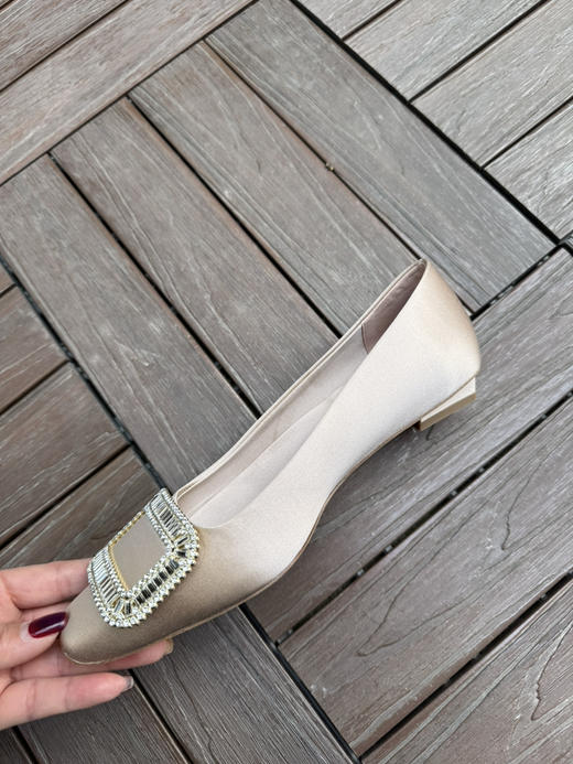 316-1 百年经典 阿V 炒鸡好穿 方头方钻小方根 缎面皮底浅口单鞋 选大一号 商品图7