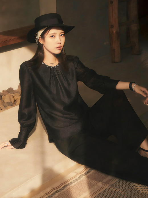 天猫同步【轻奢醋酸肌理】拉夏贝尔/La Chapelle垂顺自带高级感~精致串珠点缀圆领温柔通勤衬衫 商品图7