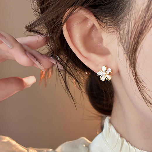 雀说 金色锆石花朵耳钉精致小巧轻奢耳环 商品图2