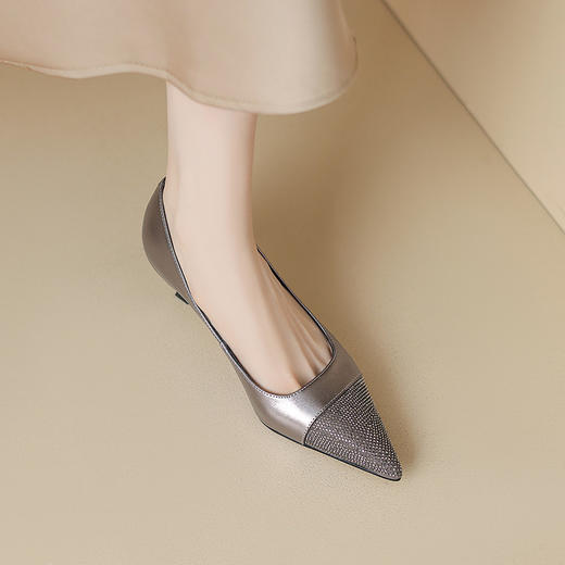 【预售5天】优雅细跟水钻尖头百搭通勤职场浅口气质高跟鞋YS&7106 商品图5