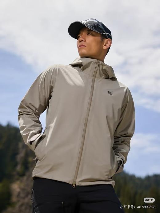 一店d  𝐊𝐨𝐥𝐨𝐧软壳夹克 樶 新款露营系列amazon shell hybrid防泼水软壳，樶 舒服的冲锋衣之一
依旧采用经典的gtx面料 但是这次的剪裁真的绝了，面料更舒服 商品图2