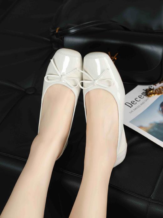 683001牛筋软底牛皮女鞋团购价199元，35-40码，适配各个年龄段各种裤型各种生活场景，后脚跟防磨脚设计，休闲通勤百搭，舒适透气，低调，美观不张扬，米白 现货，黑色要过几天 商品图7