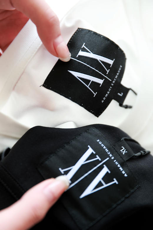 白色+黑色一起，一盒含2件。胸口小标长袖全棉圆领基础t恤E031560 商品图1