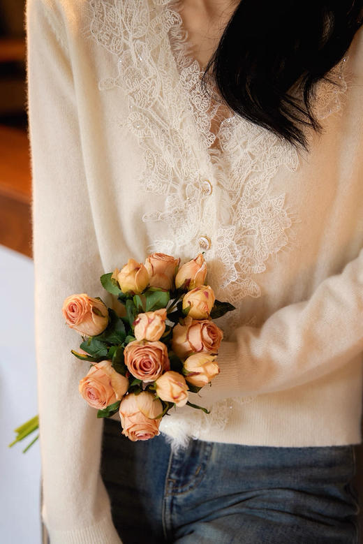 法式v领~小山羊绒蕾丝气质两面长袖羊绒衫上衣女 商品图4