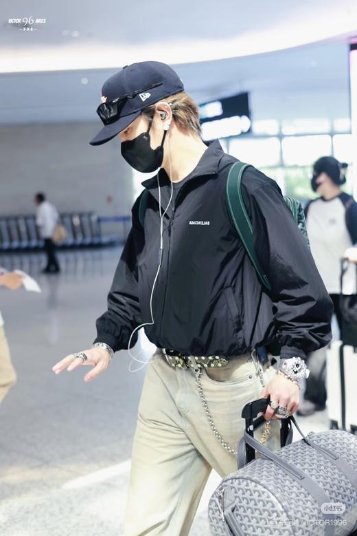 一店d 重磅❗️𝐆𝐨𝐲𝐚𝐫𝐝 𝐁𝐚𝐫𝐫𝐞𝐥𝟒𝟎旅行包🧳 这款40尺寸的桶包戈雅自带慵懒松弛，不大不小刚刚好，除了短途旅行日常背也不违和 商品图2