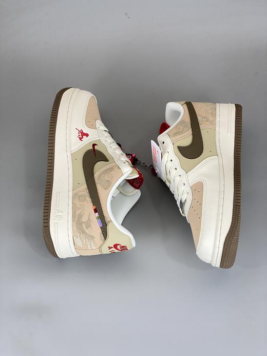 【福利清仓】NIke Air Force 1 '07 Low “马年限定联名——灰白棕”空军一号 大厂纯原品质出货 超高清洁度 皮料切割干净无任何毛边 细节完美 商品图7