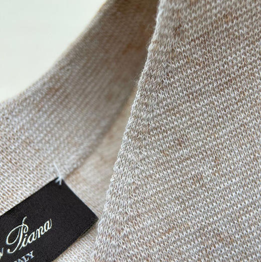 Lp燕麦色纽扣针织衫+针织半裙。 自己备注号码。  上衣。裙子。 890元一件的价格 商品图11