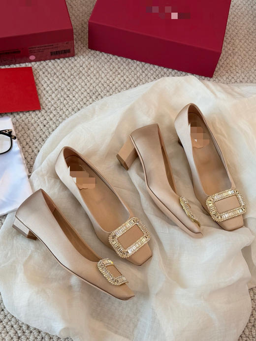 316-1 百年经典 阿V 炒鸡好穿 方头方钻小方根 缎面皮底浅口单鞋 选大一号 商品图10