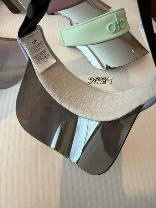 原单正品 Alo镭射空顶帽，七个颜色，任意挑选，超级百搭！强烈推荐款，完全不会掉的一款空顶帽，出海任凭海风肆意乱吹，保证美貌不会被头发乱舞遮挡！！牢牢的固定在你的头上！ 商品图10