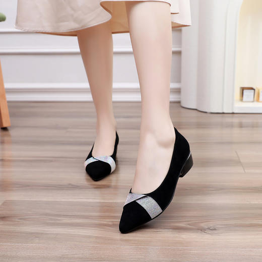 磨砂水钻单鞋女软底一脚蹬豆豆鞋春季新款软皮尖头中跟女皮鞋6ZF-2328 商品图1