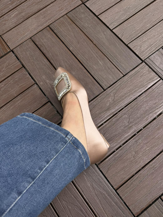 316-1 百年经典 阿V 炒鸡好穿 方头方钻小方根 缎面皮底浅口单鞋 选大一号 商品图4