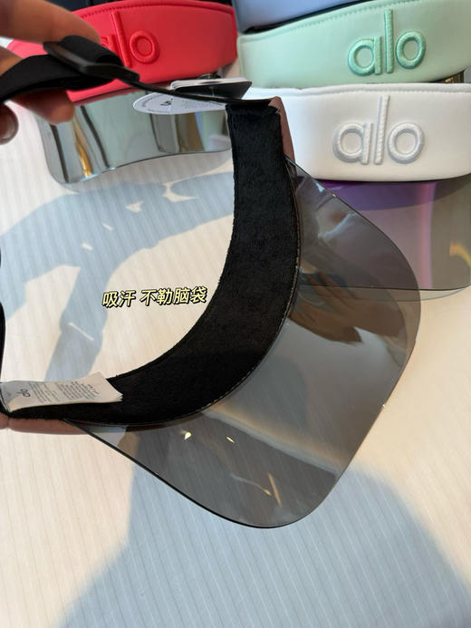 原单正品 Alo镭射空顶帽，七个颜色，任意挑选，超级百搭！强烈推荐款，完全不会掉的一款空顶帽，出海任凭海风肆意乱吹，保证美貌不会被头发乱舞遮挡！！牢牢的固定在你的头上！ 商品图8