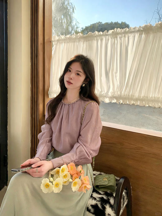 天猫同步【轻奢醋酸肌理】拉夏贝尔/La Chapelle垂顺自带高级感~精致串珠点缀圆领温柔通勤衬衫 商品图5