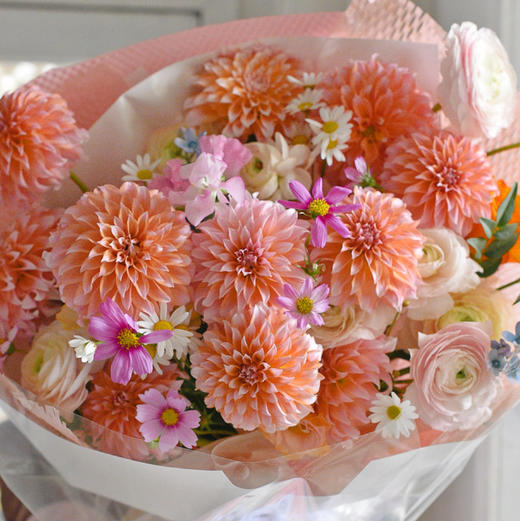 《杏花微雨》奶油桃子洋牡丹花束 商品图4